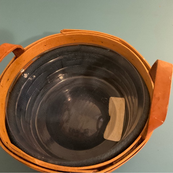 2001 Longaberger Heartland Darning Basket with Blue liner and protector - Picture 2 of 3